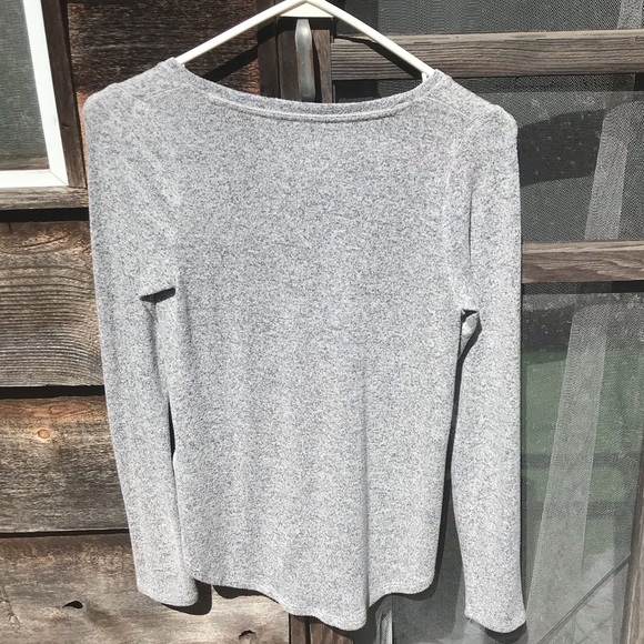 Abercrombie long sleeve - Picture 3 of 3